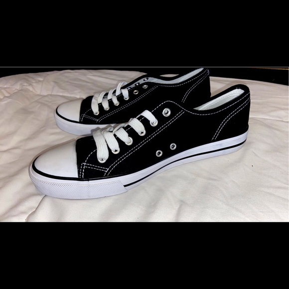 Revolution Sized an 8 but can be a 8.5 comfortable - Picture 3 of 6